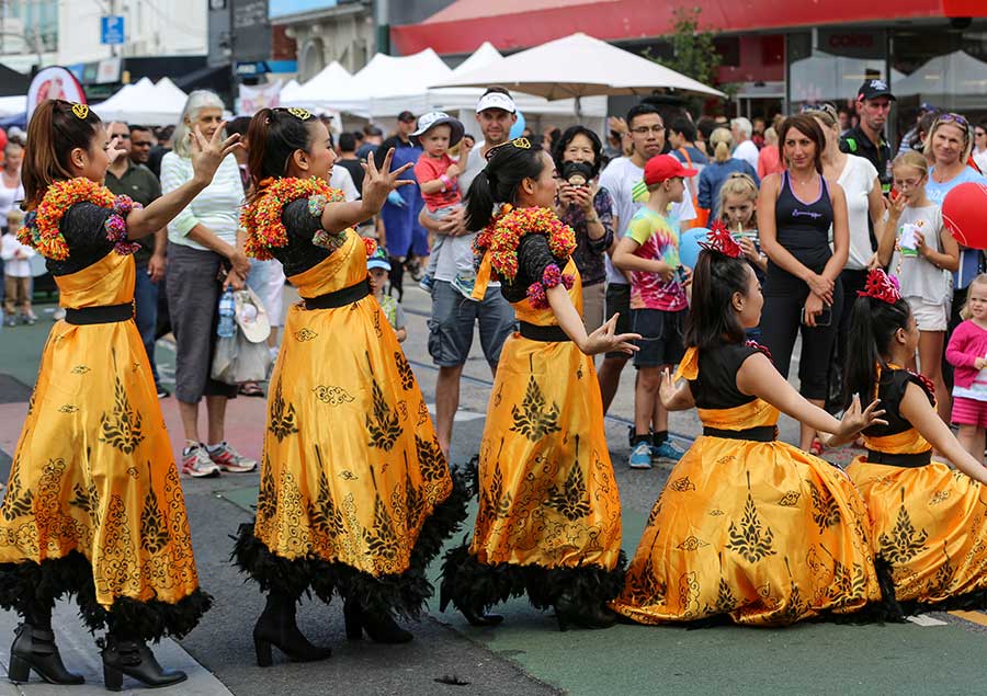 thai-dancers-01