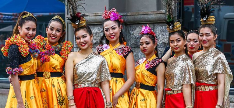 thai dancers